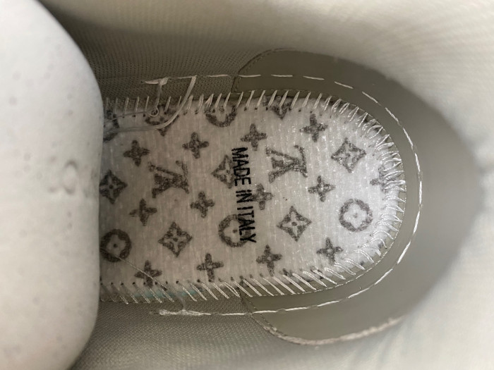L0VT SNEAKER
