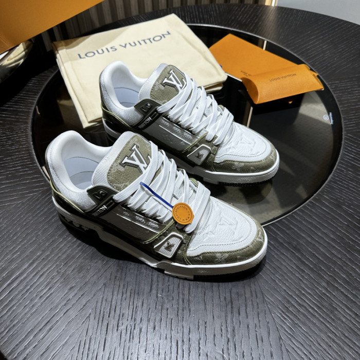 L0VT SNEAKER