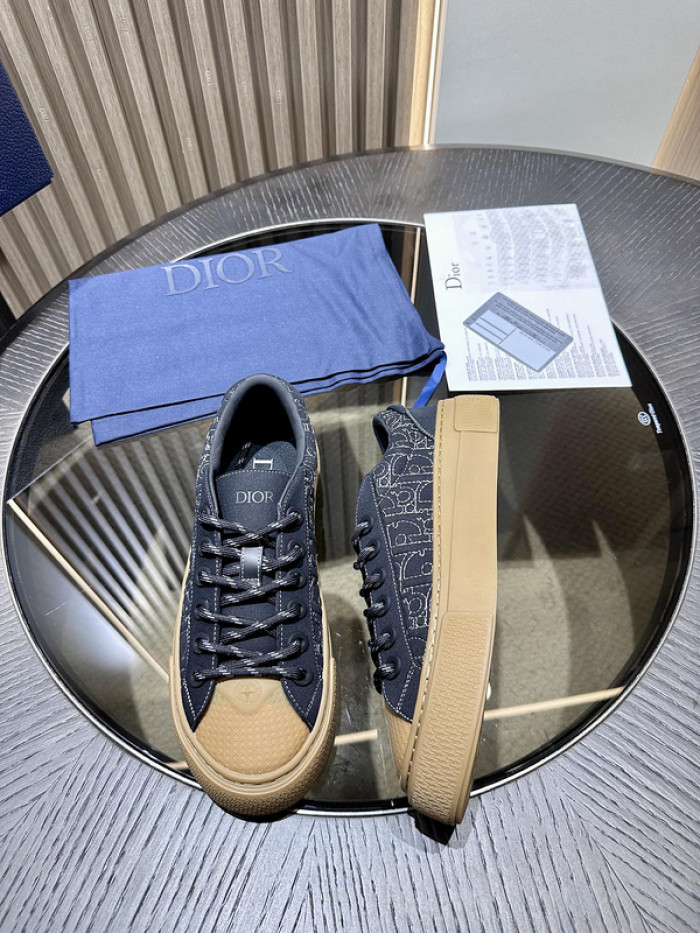 D10R SNEAKER