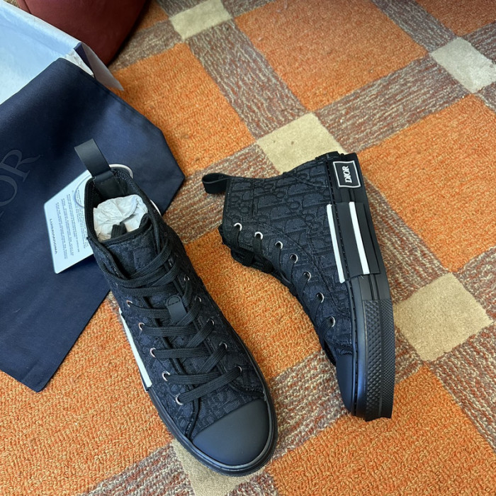D10R SNEAKER