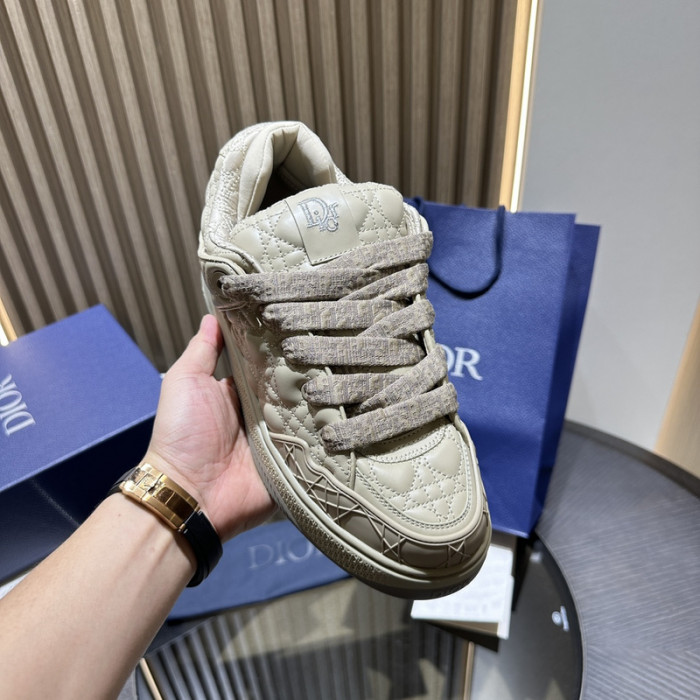 D10R B9s SNEAKER