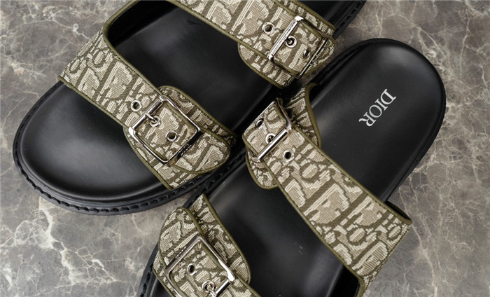 d10r sandal