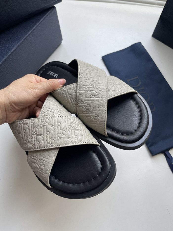 d10r sandal
