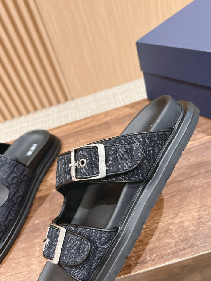 d10r sandal