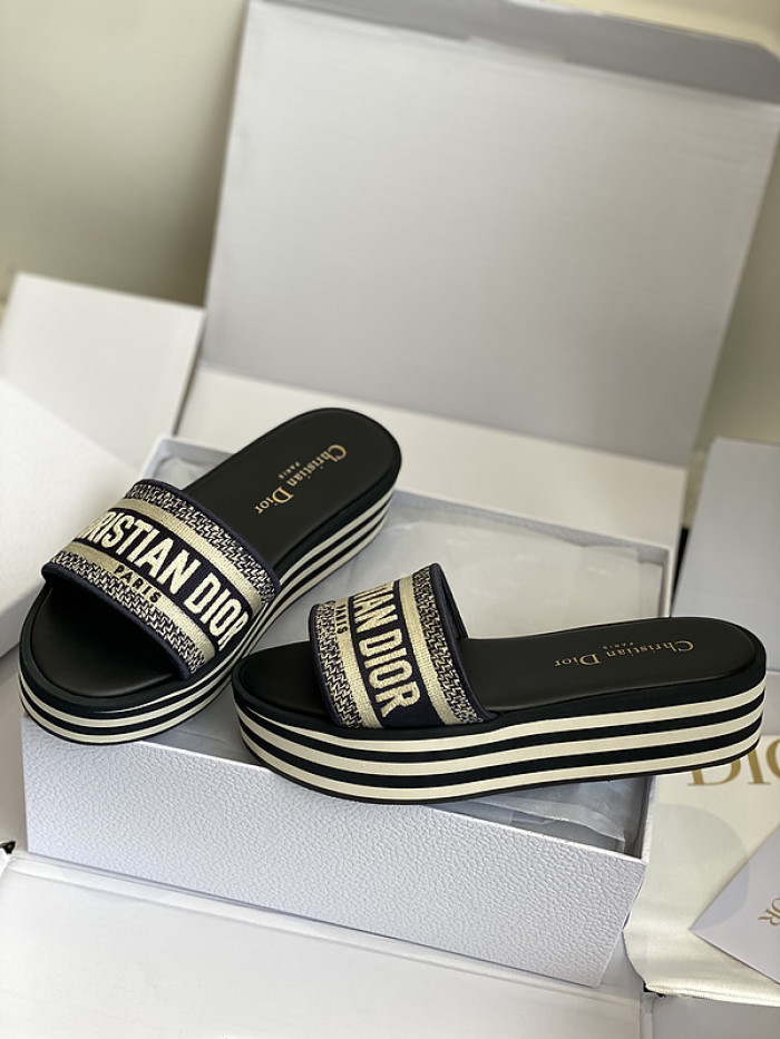 d10r sandal