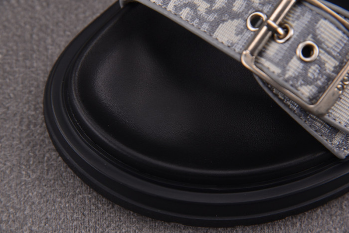 d10r sandal
