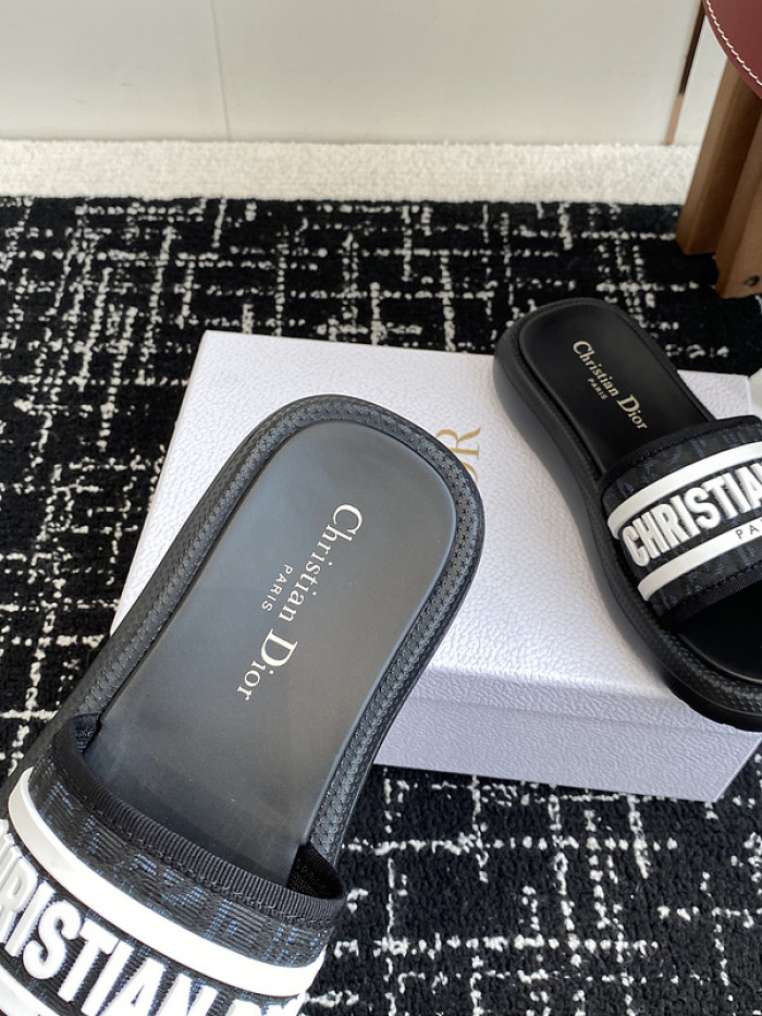 d10r sandal