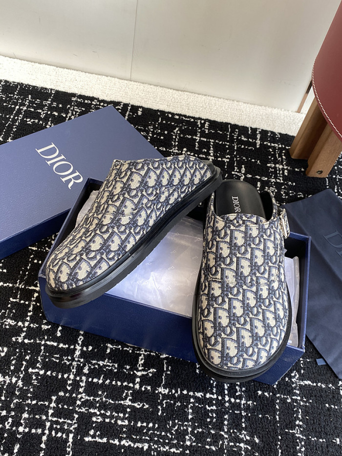 d10r sandal