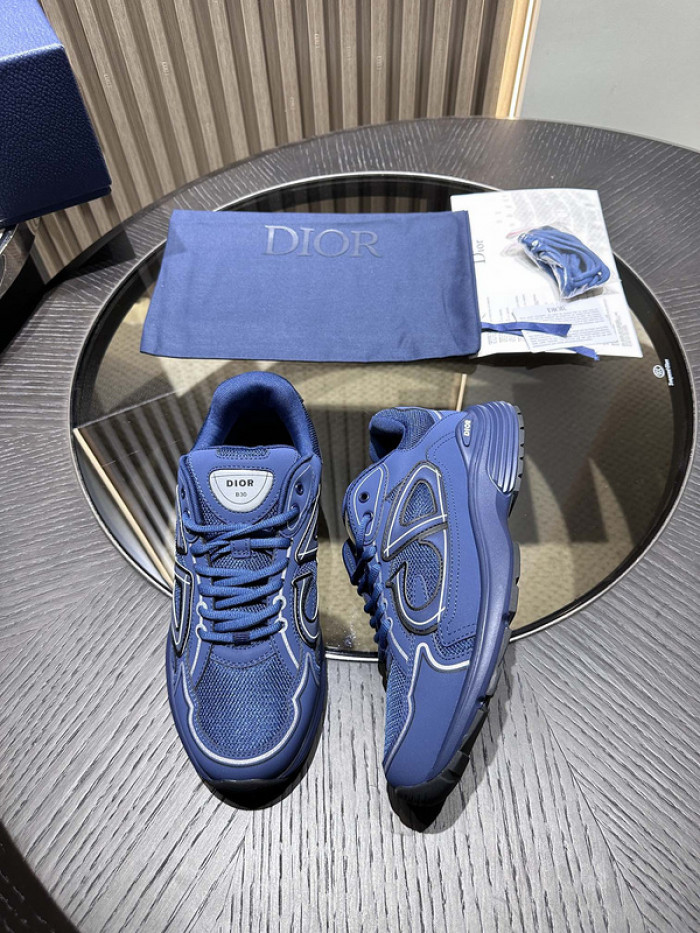 D10R SNEAKER