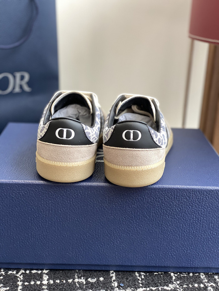 D10R SNEAKER