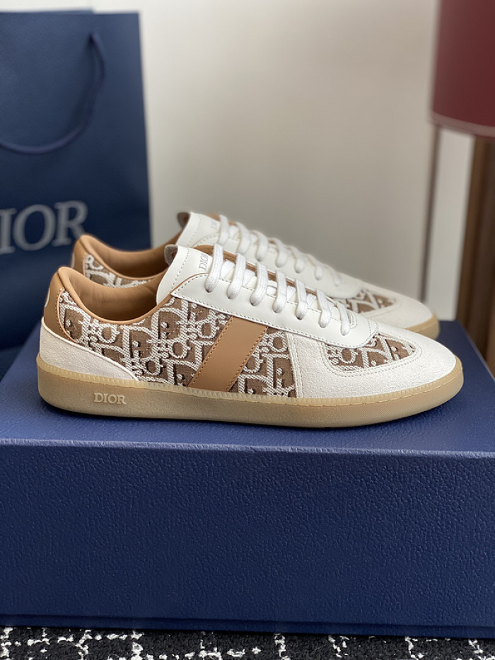 D10R SNEAKER
