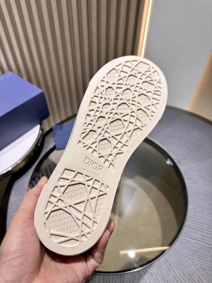 D10R SNEAKER