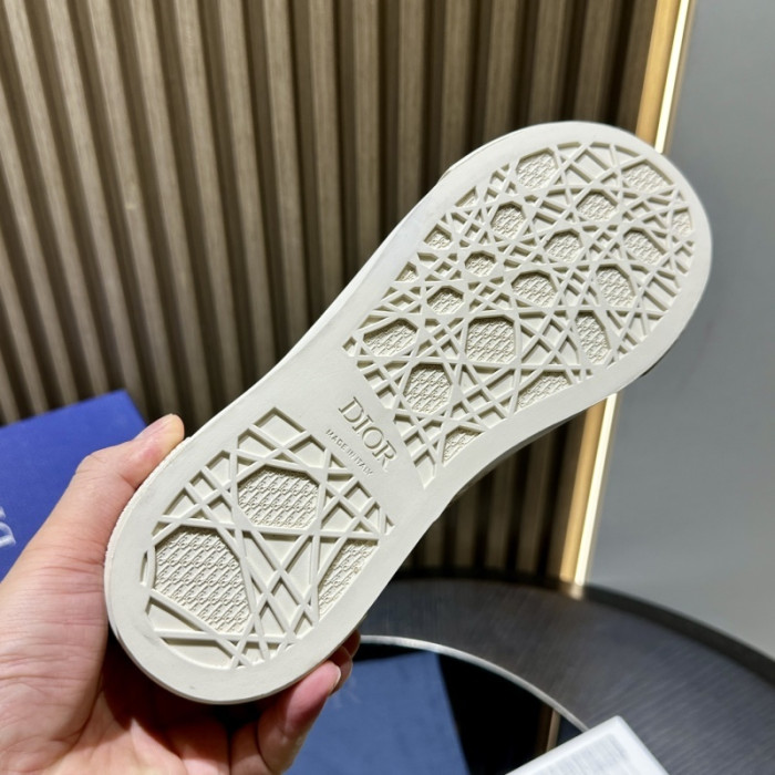 D10R SNEAKER