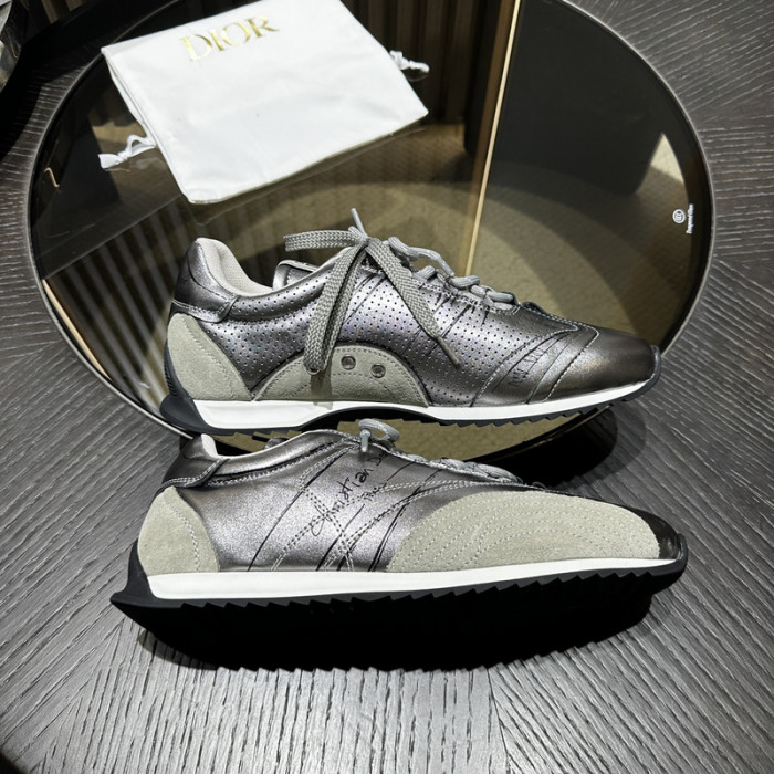 D10R SNEAKER