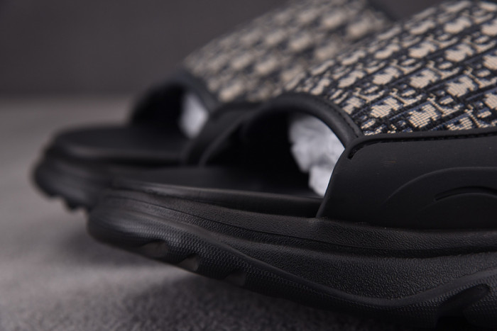 d10r sandal