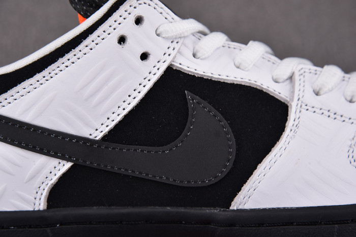 TIGHTBOOTH x NK Dunk SB Low FD2629-100