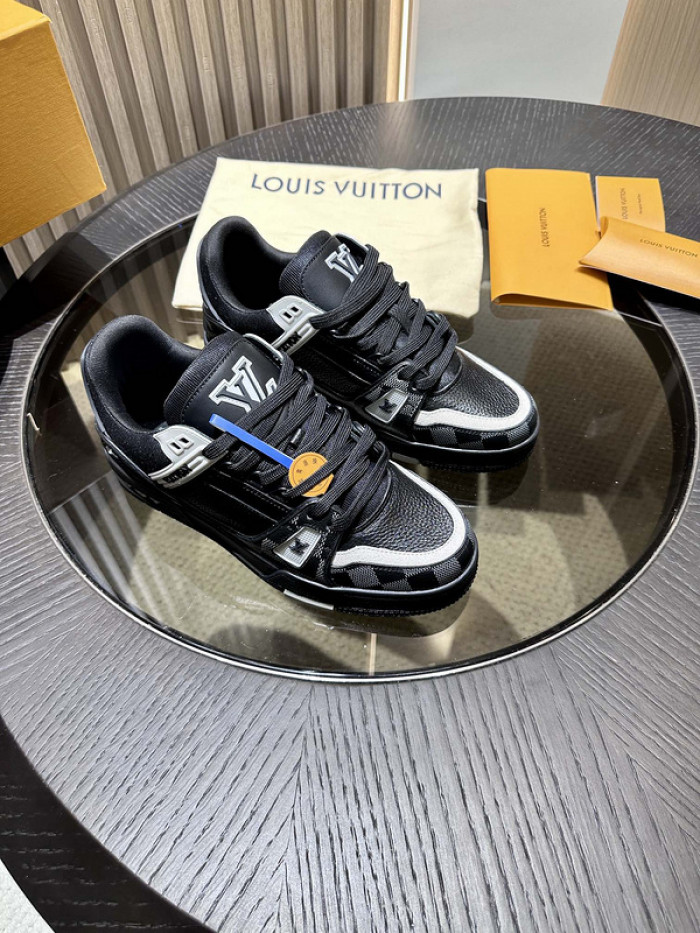 L0VT SNEAKER