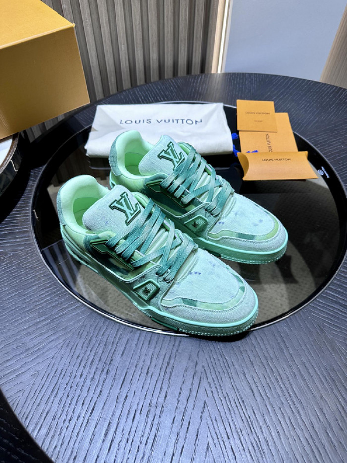 L0VT SNEAKER