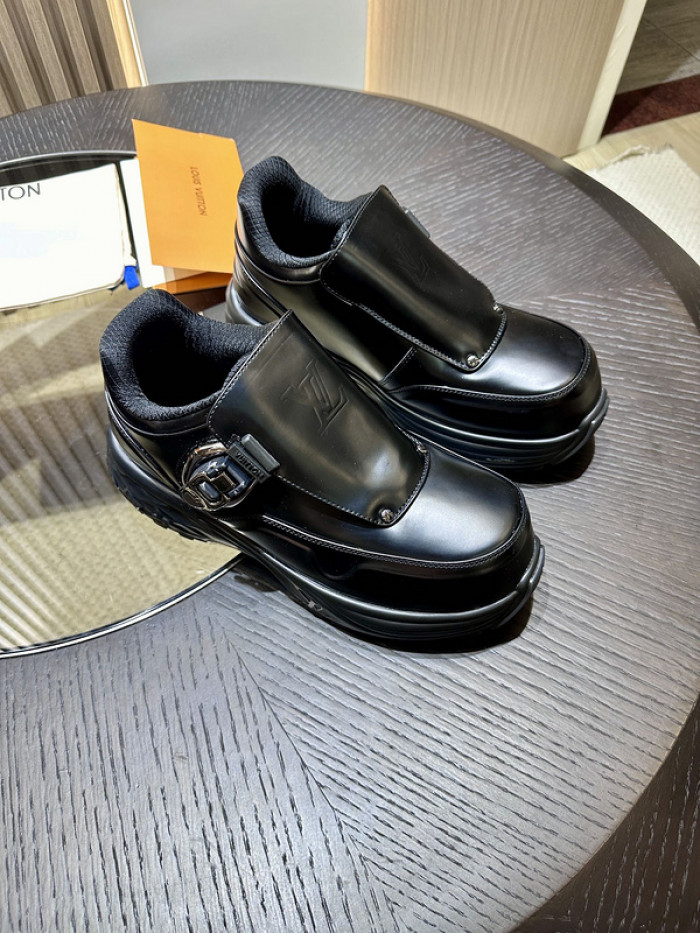 L0VT SNEAKER