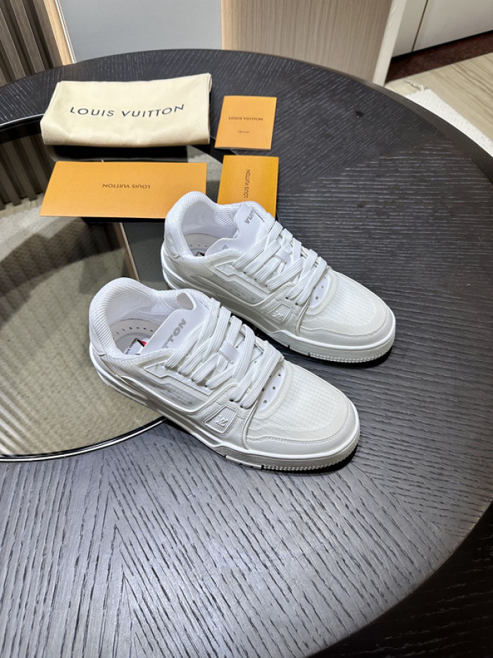 L0VT SNEAKER