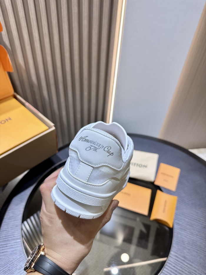 L0VT SNEAKER