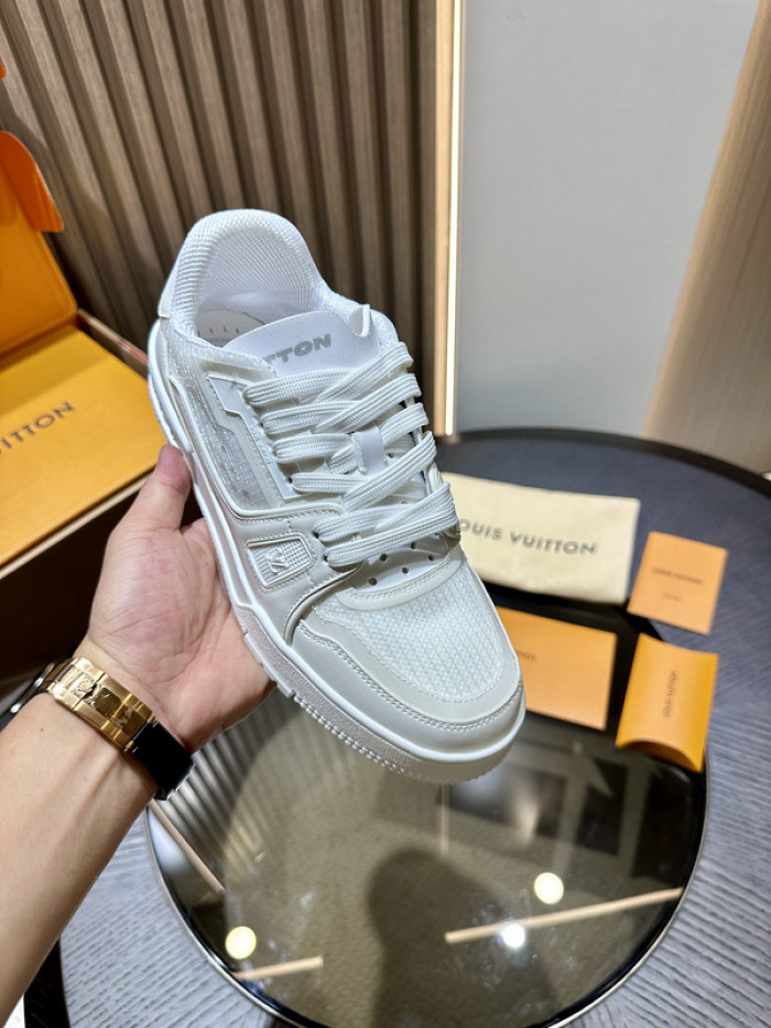 L0VT SNEAKER