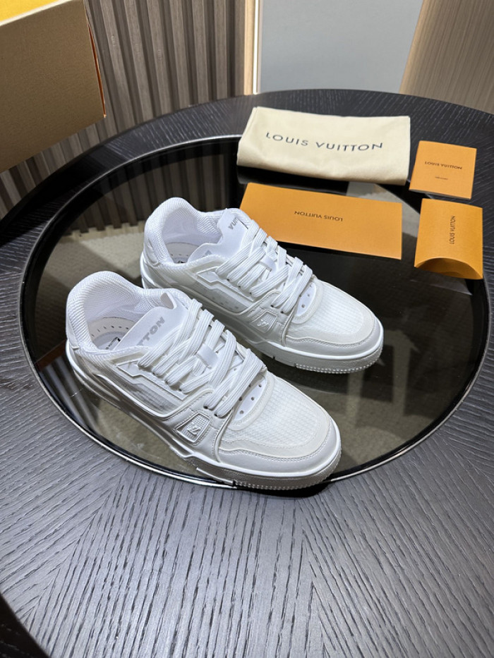 L0VT SNEAKER