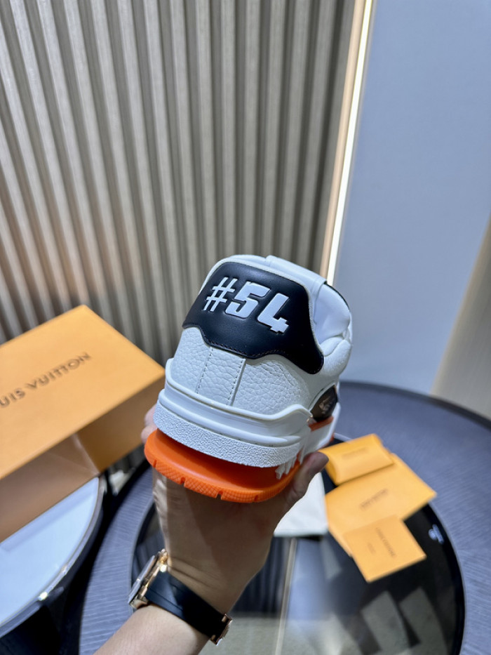 L0VT SNEAKER
