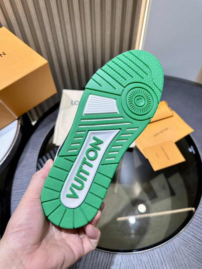 L0VT SNEAKER