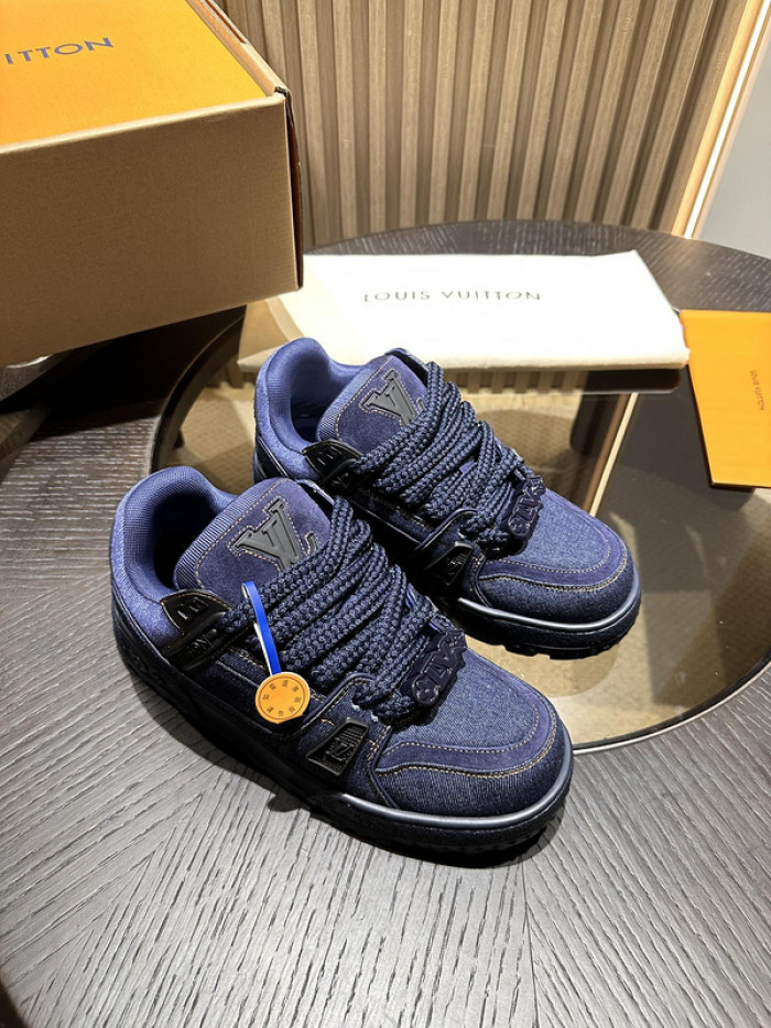 L0VT SNEAKER