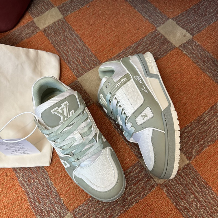 L0VT SNEAKER