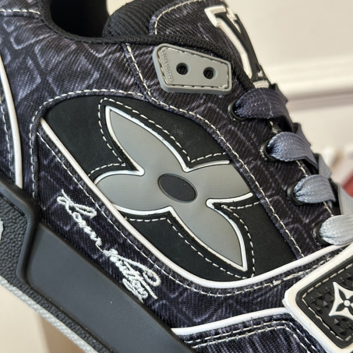 L0VT SNEAKER