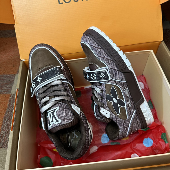 L0VT SNEAKER