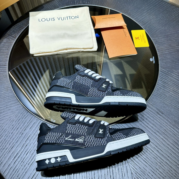 L0VT SNEAKER
