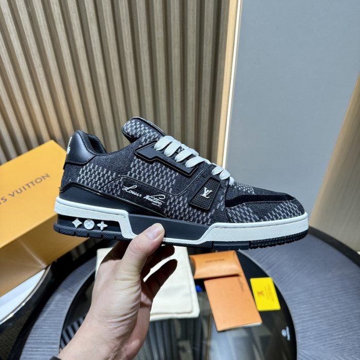 L0VT SNEAKER