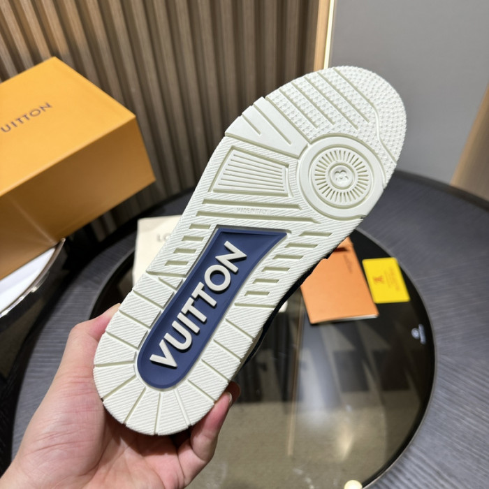 L0VT SNEAKER