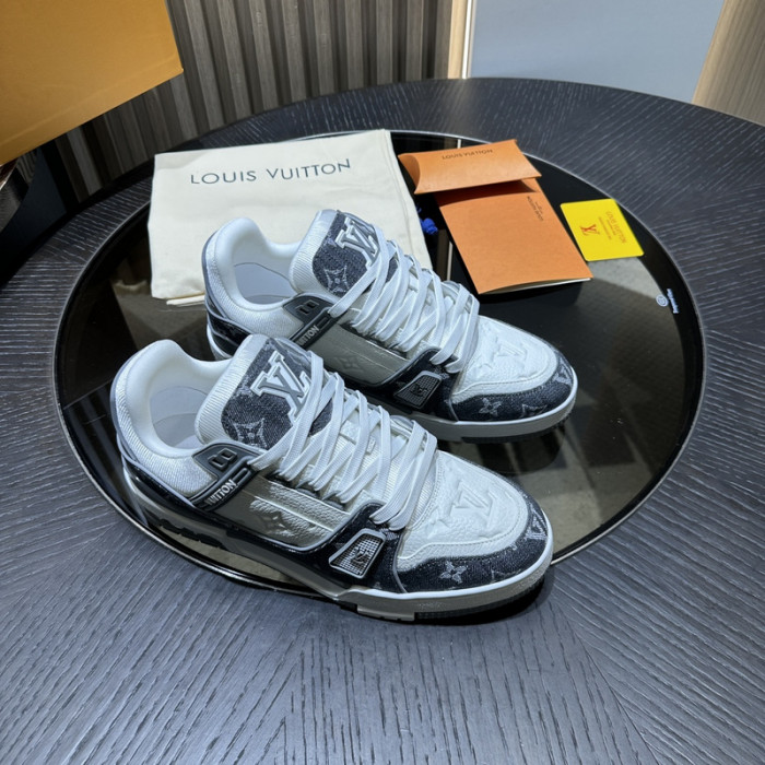 L0VT SNEAKER
