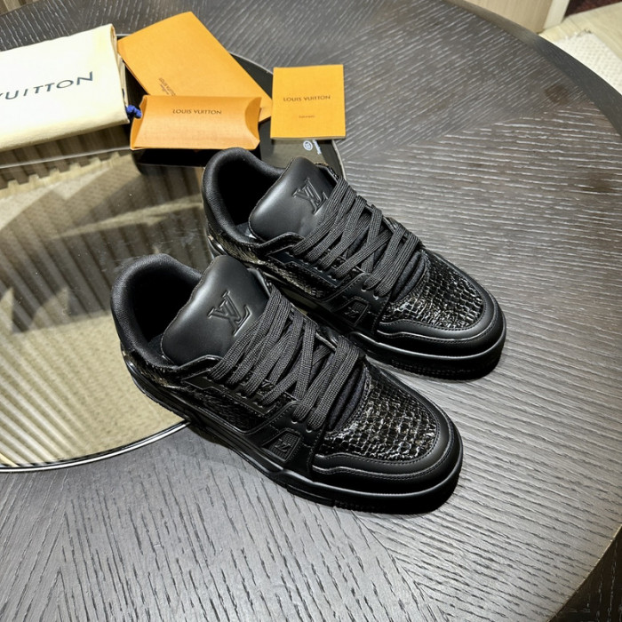 L0VT SNEAKER