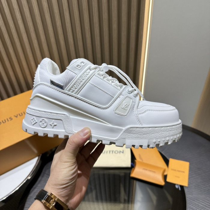 L0VT SNEAKER