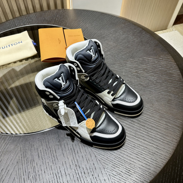 L0VT SNEAKER