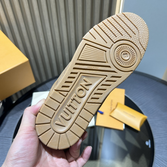 L0VT SNEAKER