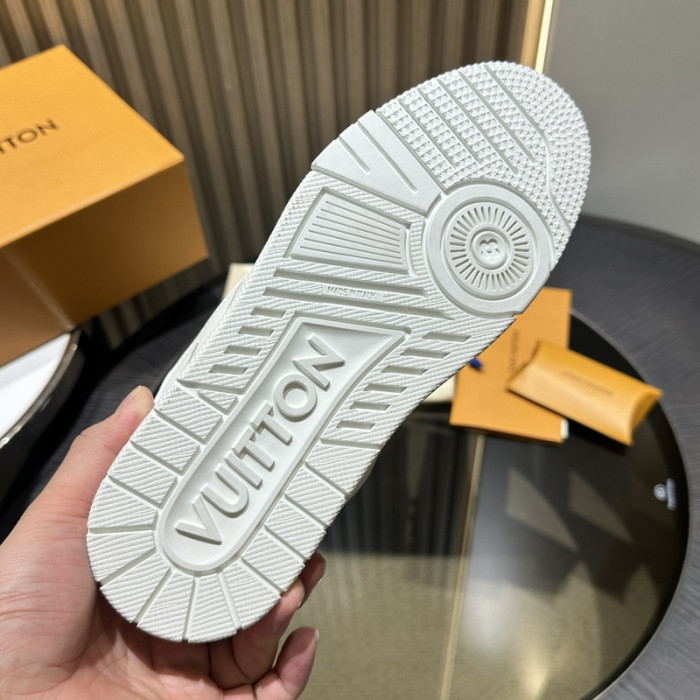 L0VT SNEAKER