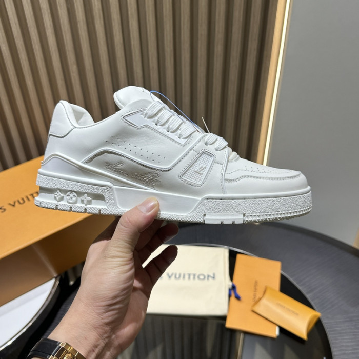 L0VT SNEAKER
