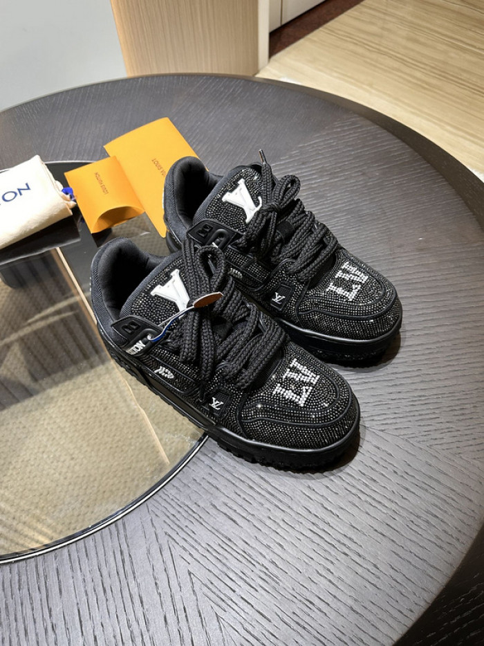 L0VT SNEAKER