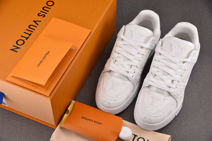 L0VT SNEAKER