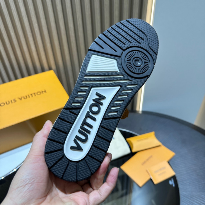 L0VT SNEAKER