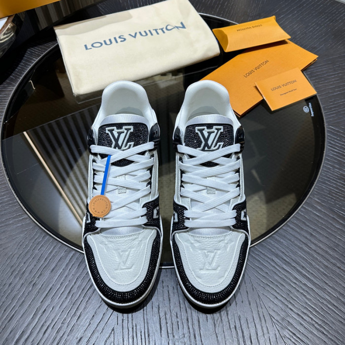 L0VT SNEAKER