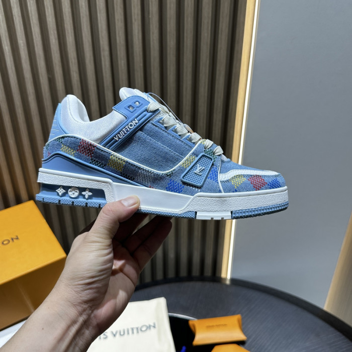 L0VT SNEAKER