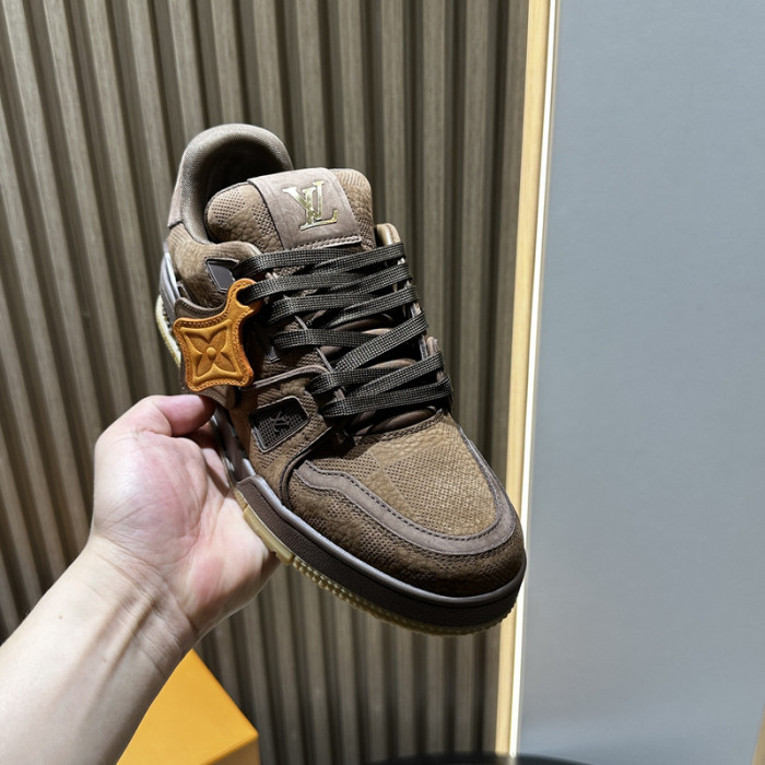 L0VT SNEAKER