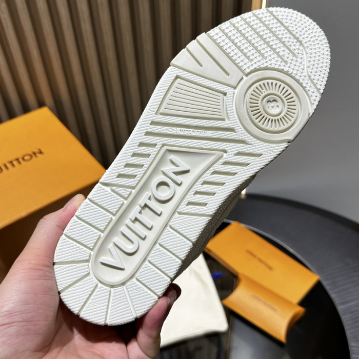 L0VT SNEAKER